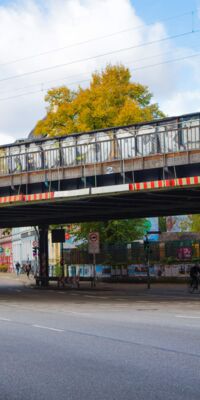 Visualisierung: Die neue Sternbrücke in Hamburg mit Blickrichtung Westen (November 2020) [Quelle: DB Netz AG/TUO LI | VIRTUAL ESTATE | 2020]