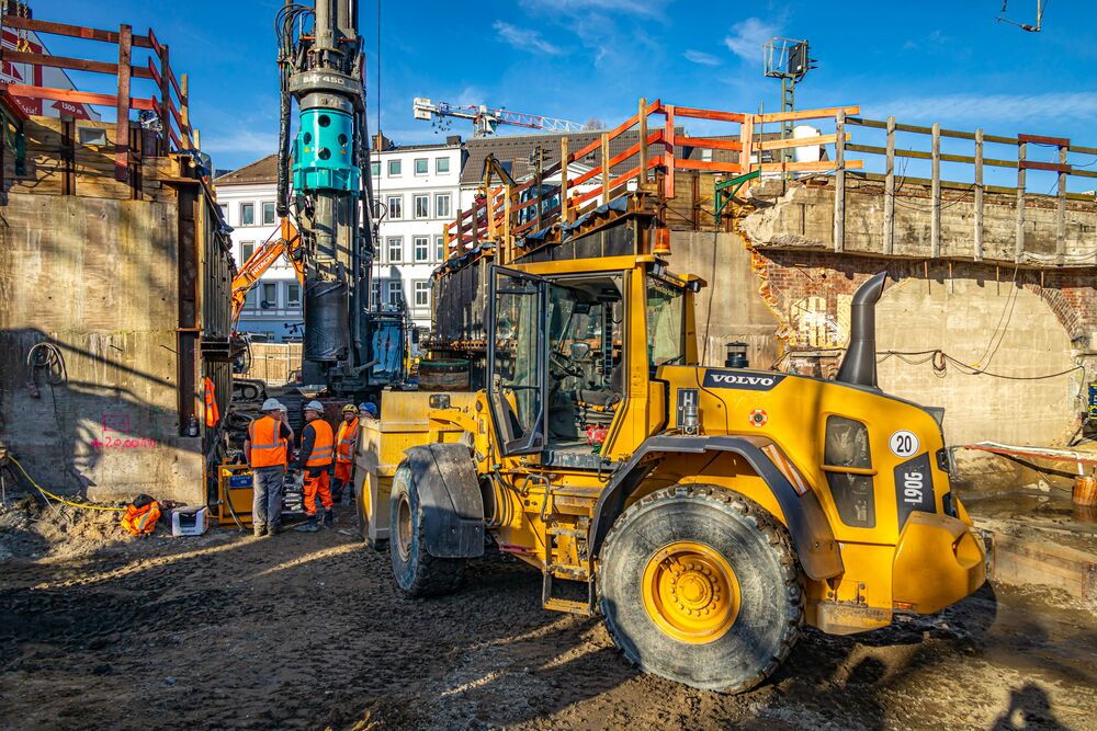 In dieser Lücke zwischen den Kasematten wird eines der beiden neuen Widerlager errichtet.