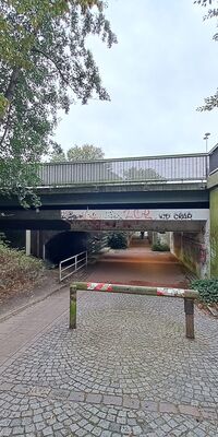 Blick in Richtung Südwesten auf die Eisenbahnüberführung Mühlenau in Hamburg (2023)
