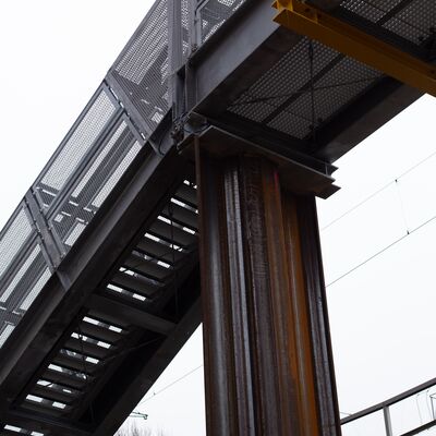 Einhub der Hilfsbrücke